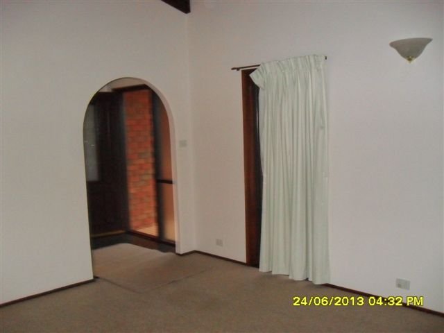 89 Carey Street TUMUT 6