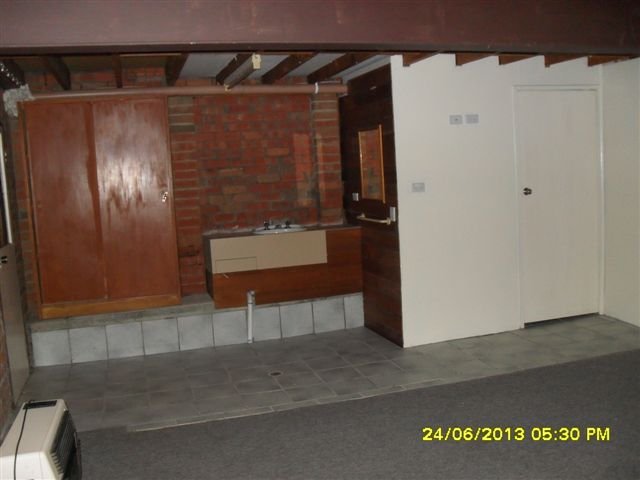 89 Carey Street TUMUT 13