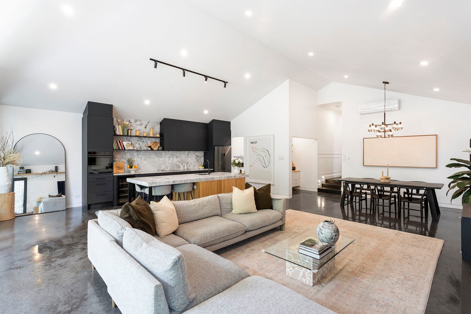 Real Estate and Property in 89 Clarence Street, Caulfield South, VIC