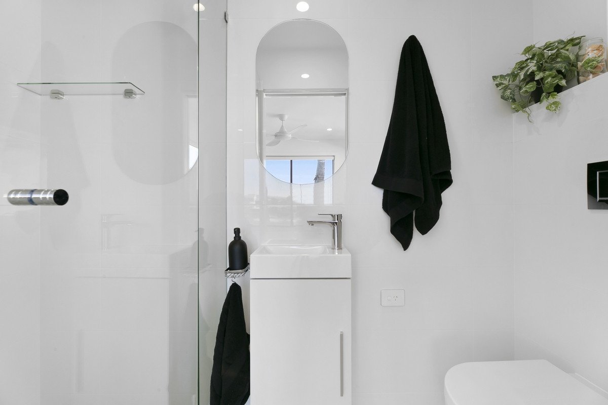 8/9 Jodie Court Mermaid Waters 9