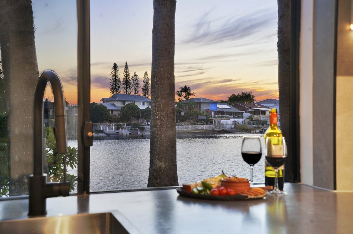 8/9 Jodie Court Mermaid Waters 14