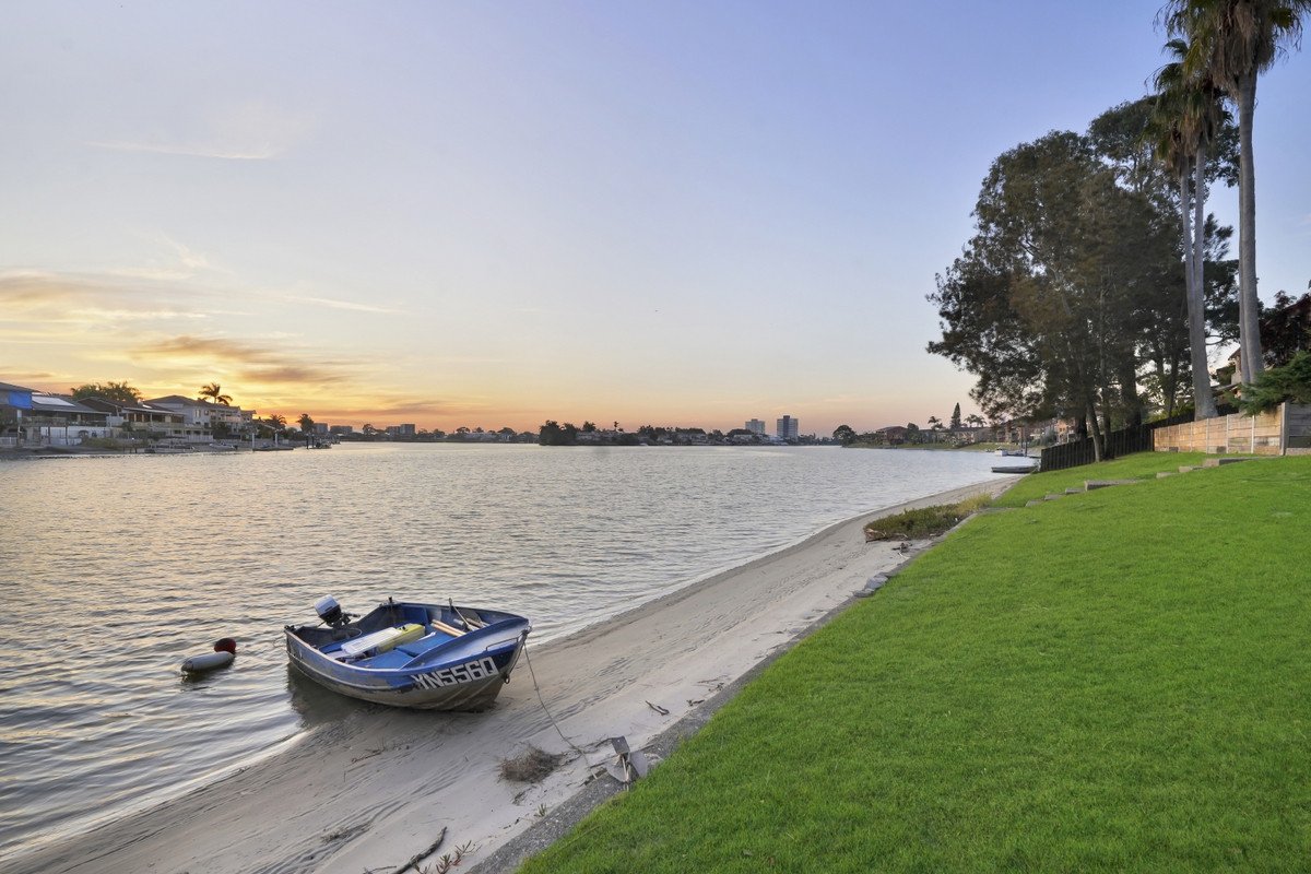 8/9 Jodie Court Mermaid Waters 16