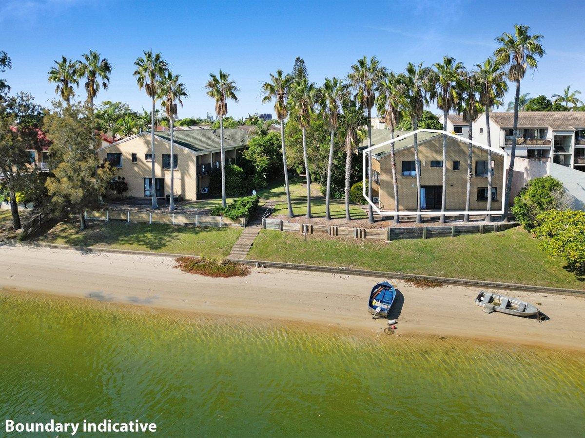 8/9 Jodie Court Mermaid Waters 18