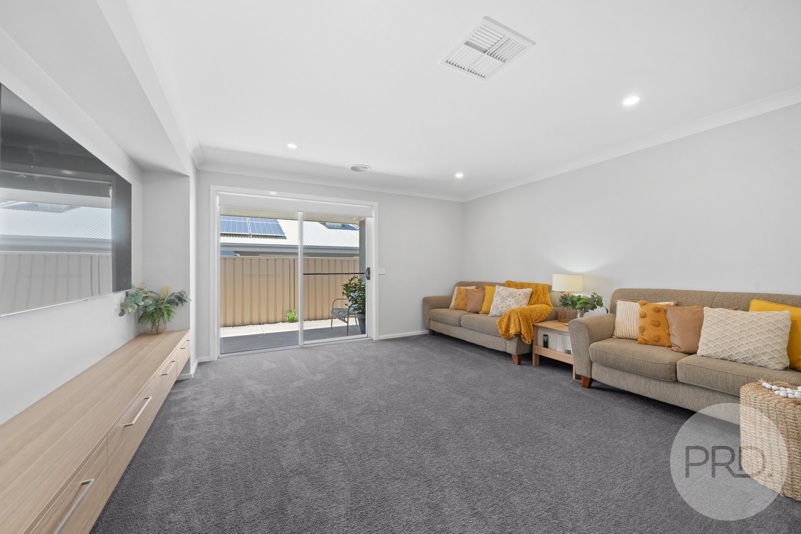 89 Messenger Avenue BOOROOMA 7