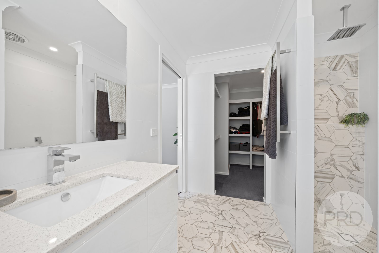 89 Messenger Avenue BOOROOMA 13