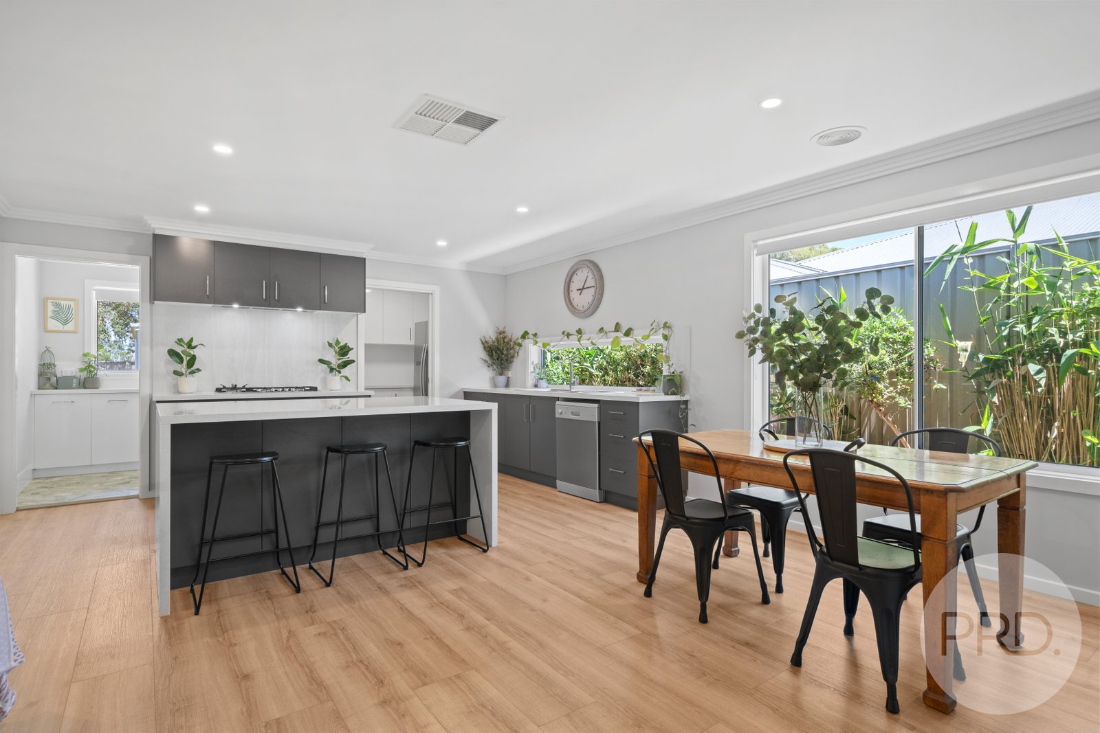 89 Messenger Avenue BOOROOMA 41