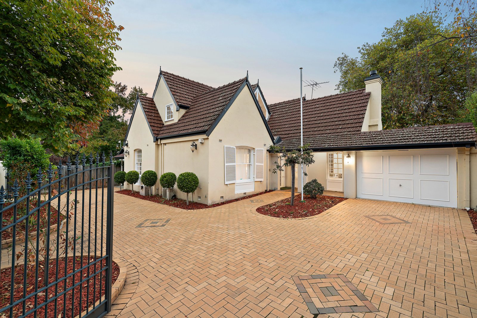 Real Estate and Property in 89 Mont Albert Road, Canterbury, VIC