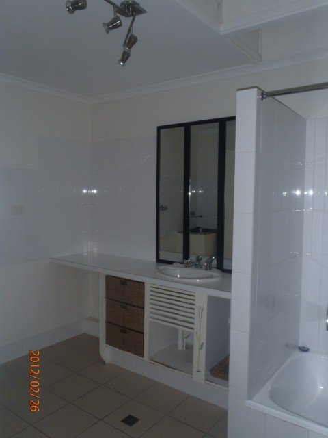 8/9 Proud Street LABRADOR 7