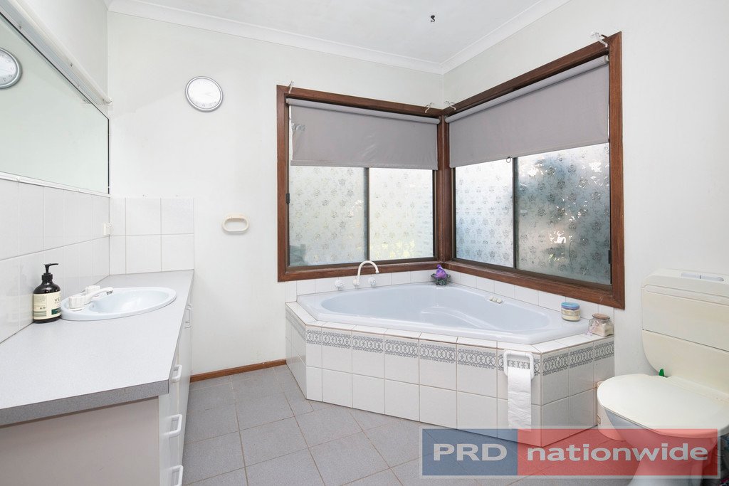 89 Racecourse Road HADDON 8