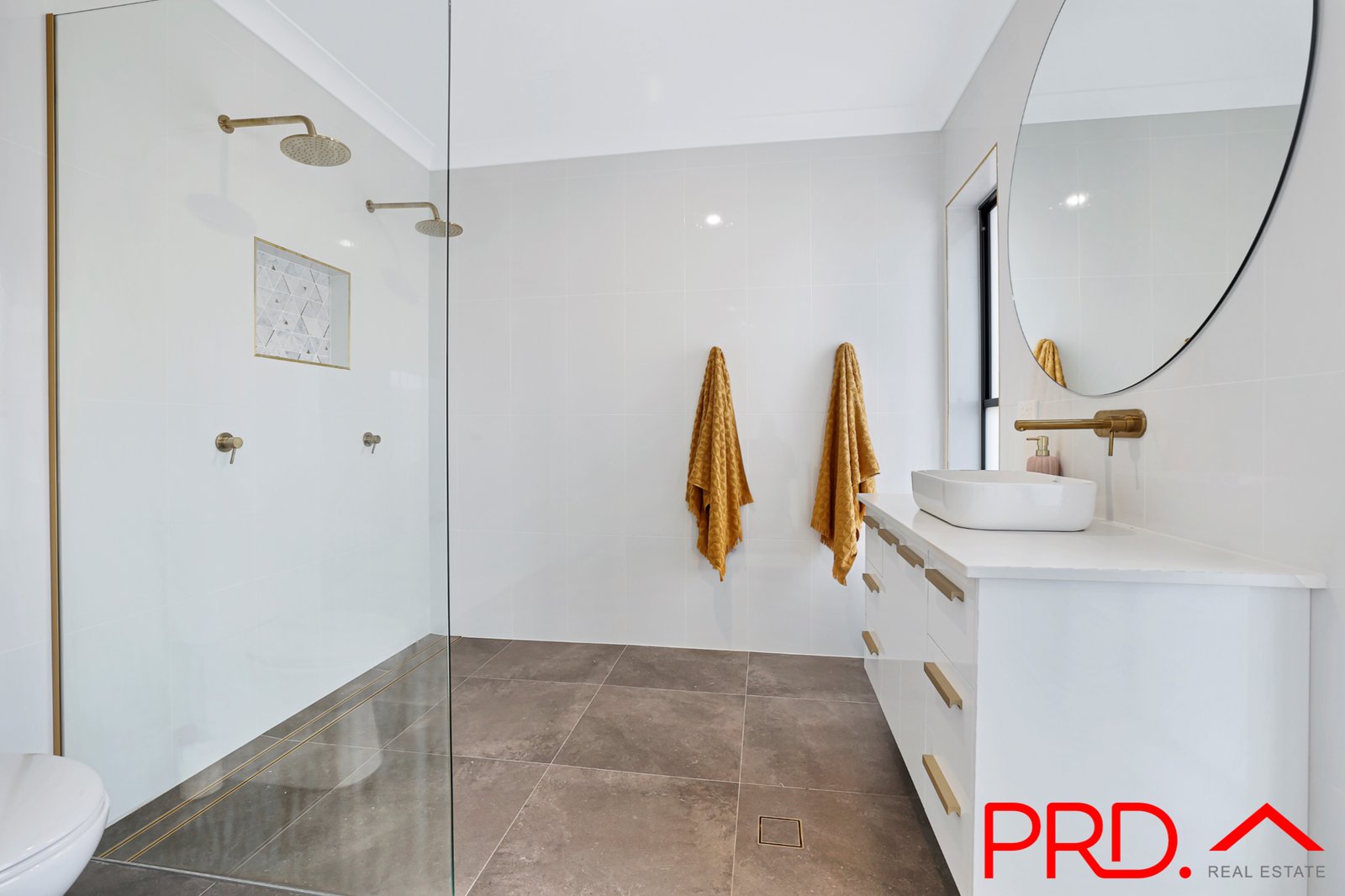 89 Verdelho Drive TAMWORTH 8