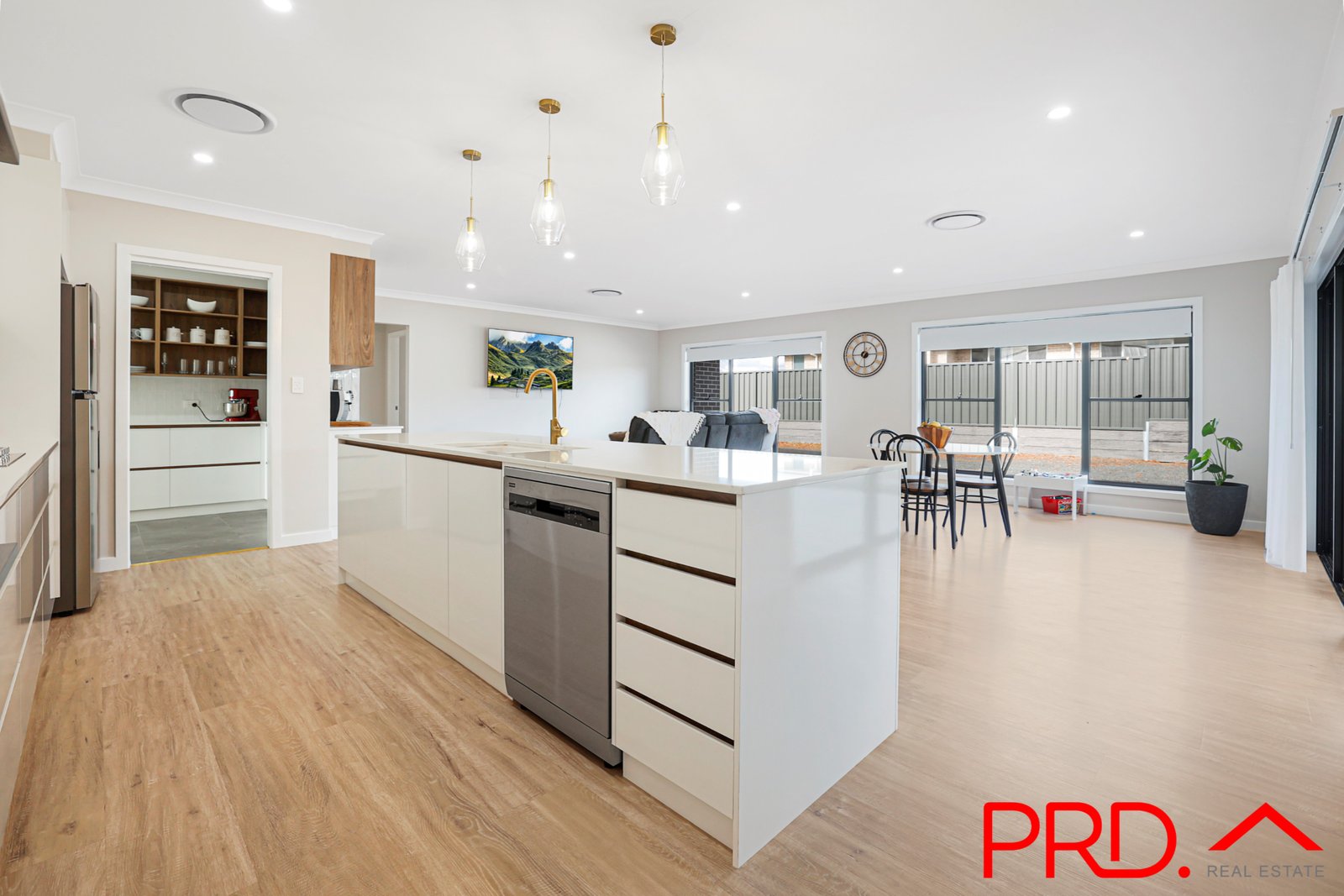 89 Verdelho Drive TAMWORTH 13