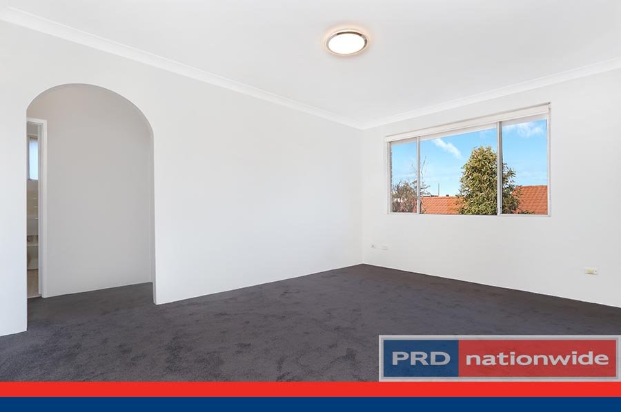 8/90 Woniora Road HURSTVILLE 3