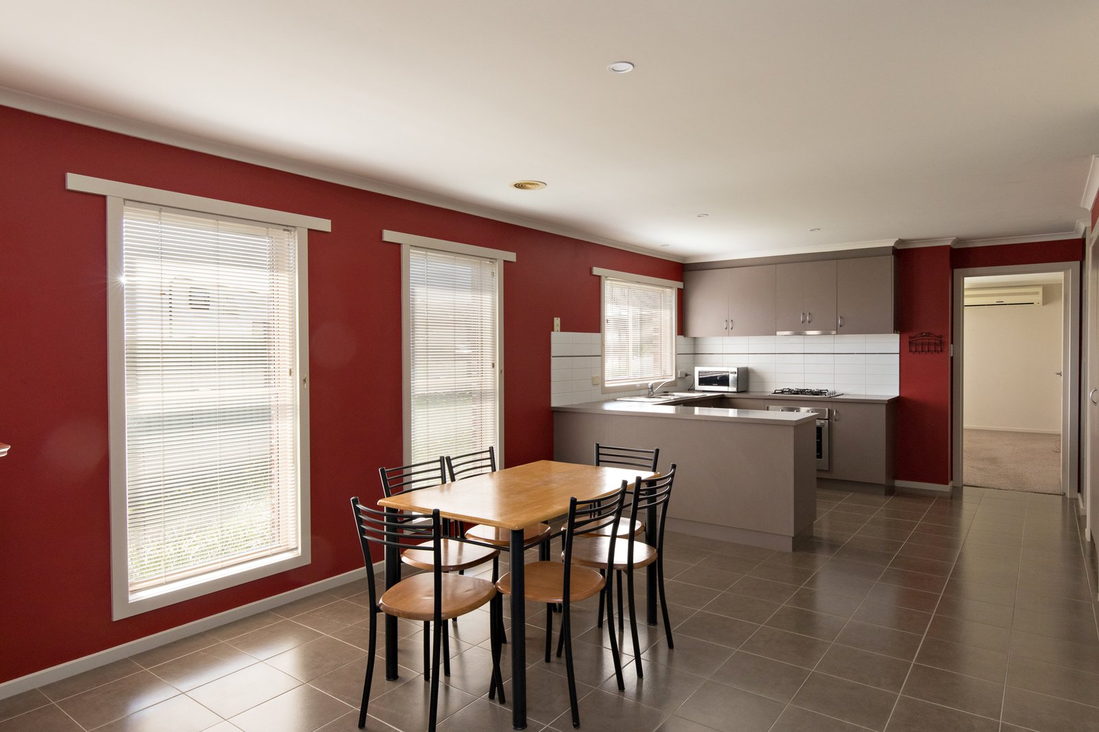 Gallery: 8/912 Geelong Road