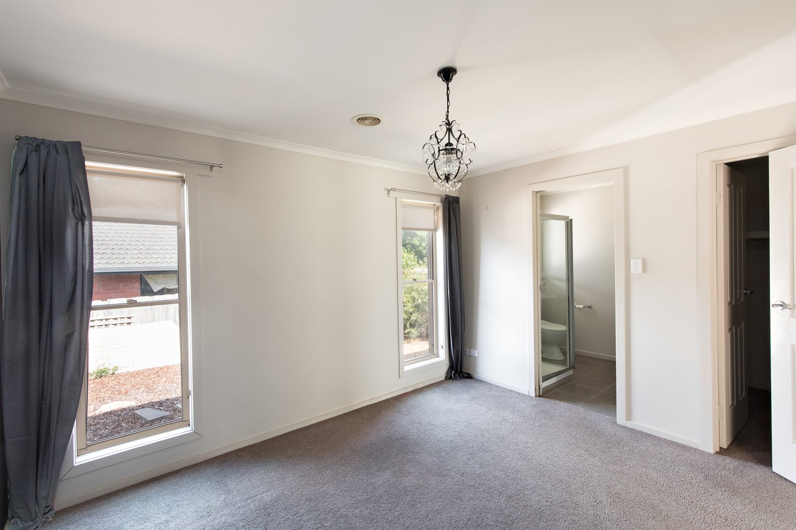 Gallery: 8/912 Geelong Road