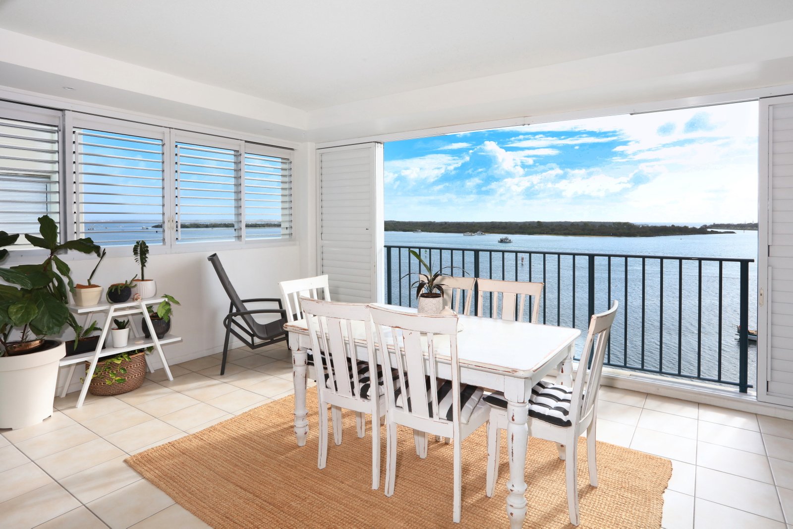 89/326 Marine Parade LABRADOR 2