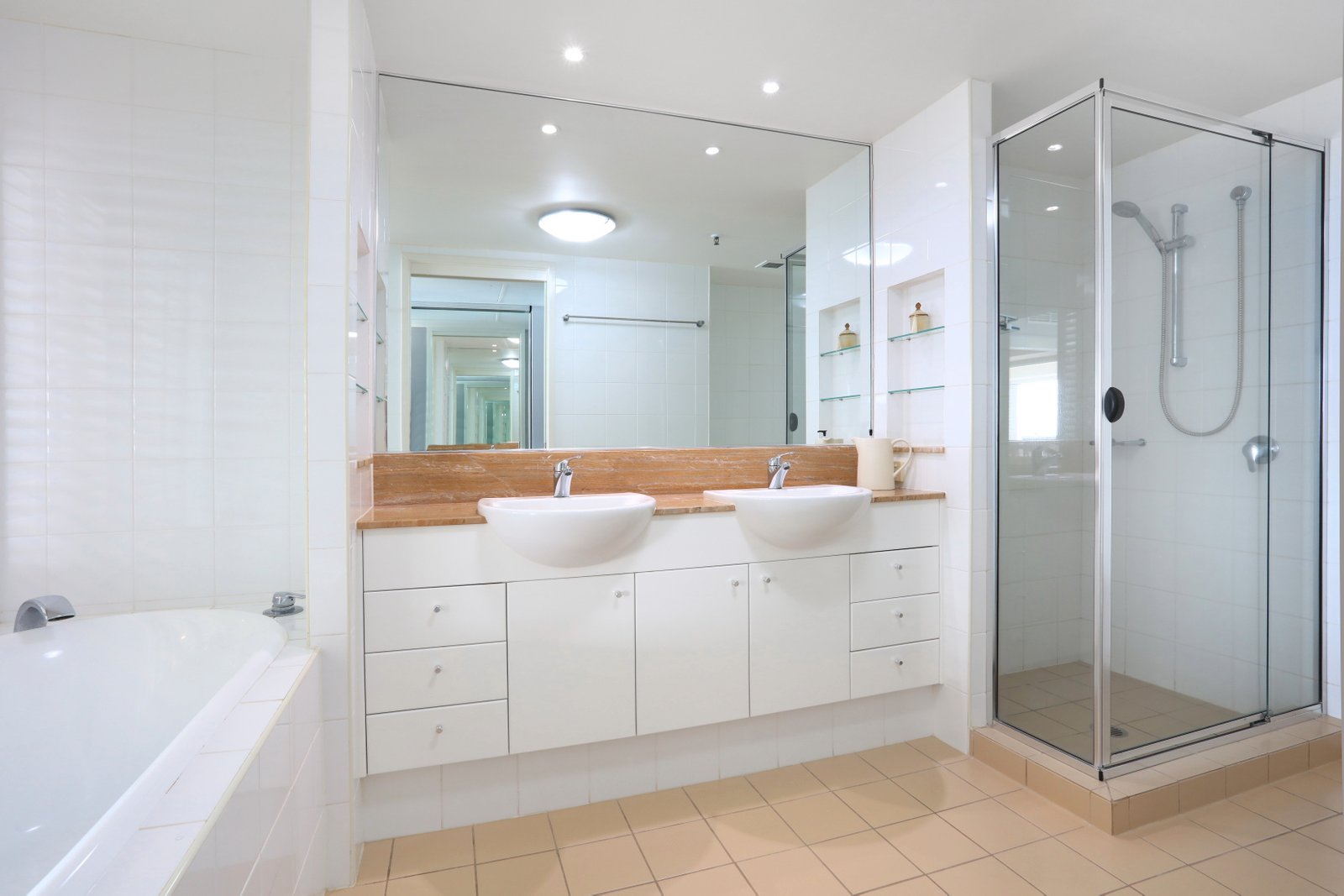 89/326 Marine Parade LABRADOR 9