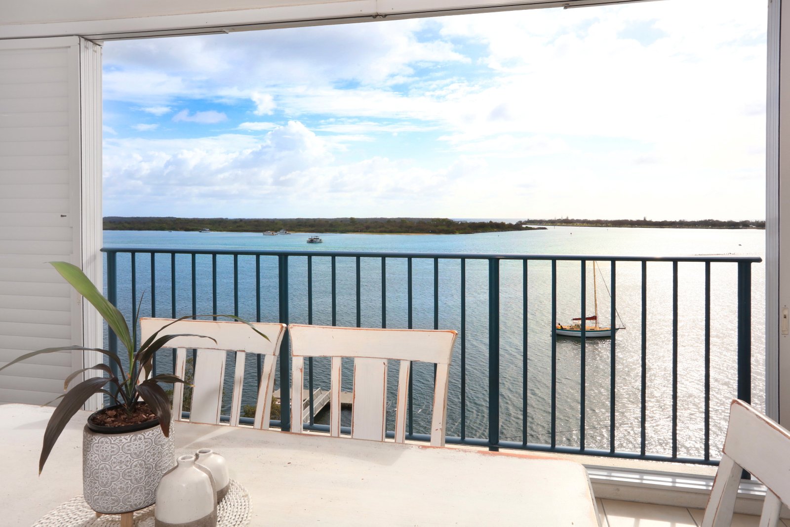 89/326 Marine Parade LABRADOR 14