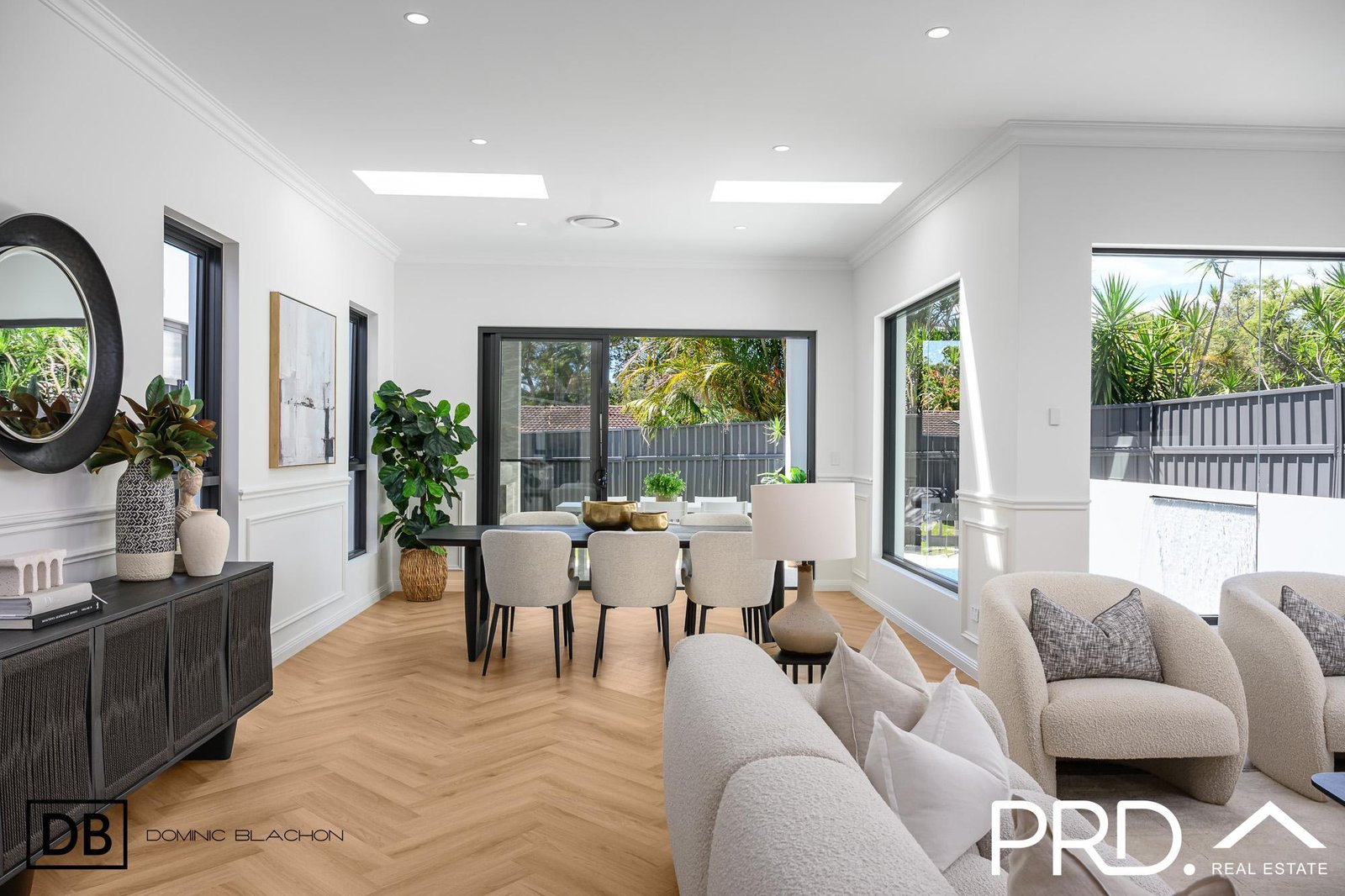 895a Henry Lawson Drive PICNIC POINT 5