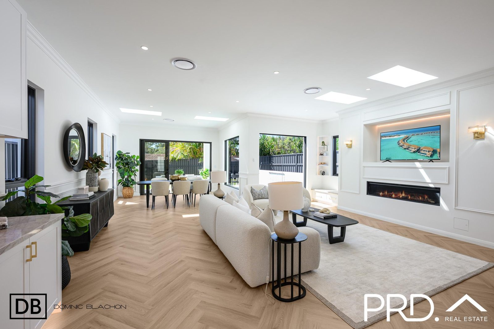 895a Henry Lawson Drive PICNIC POINT 6