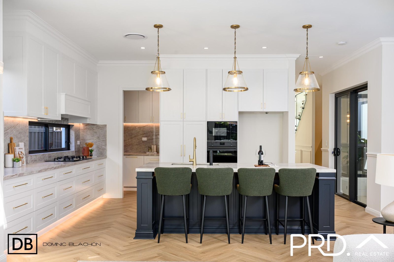 895a Henry Lawson Drive PICNIC POINT 9