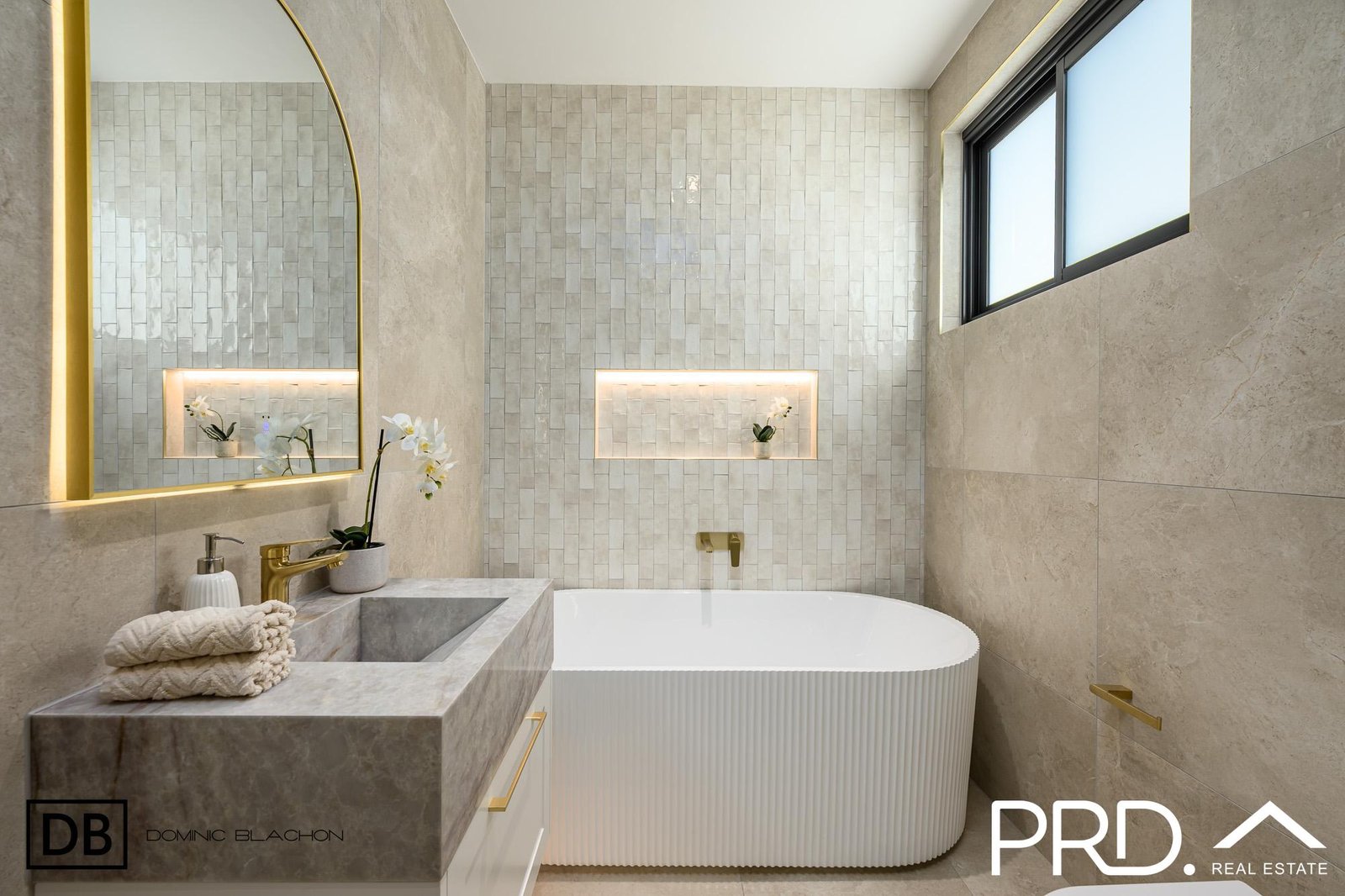 895a Henry Lawson Drive PICNIC POINT 14