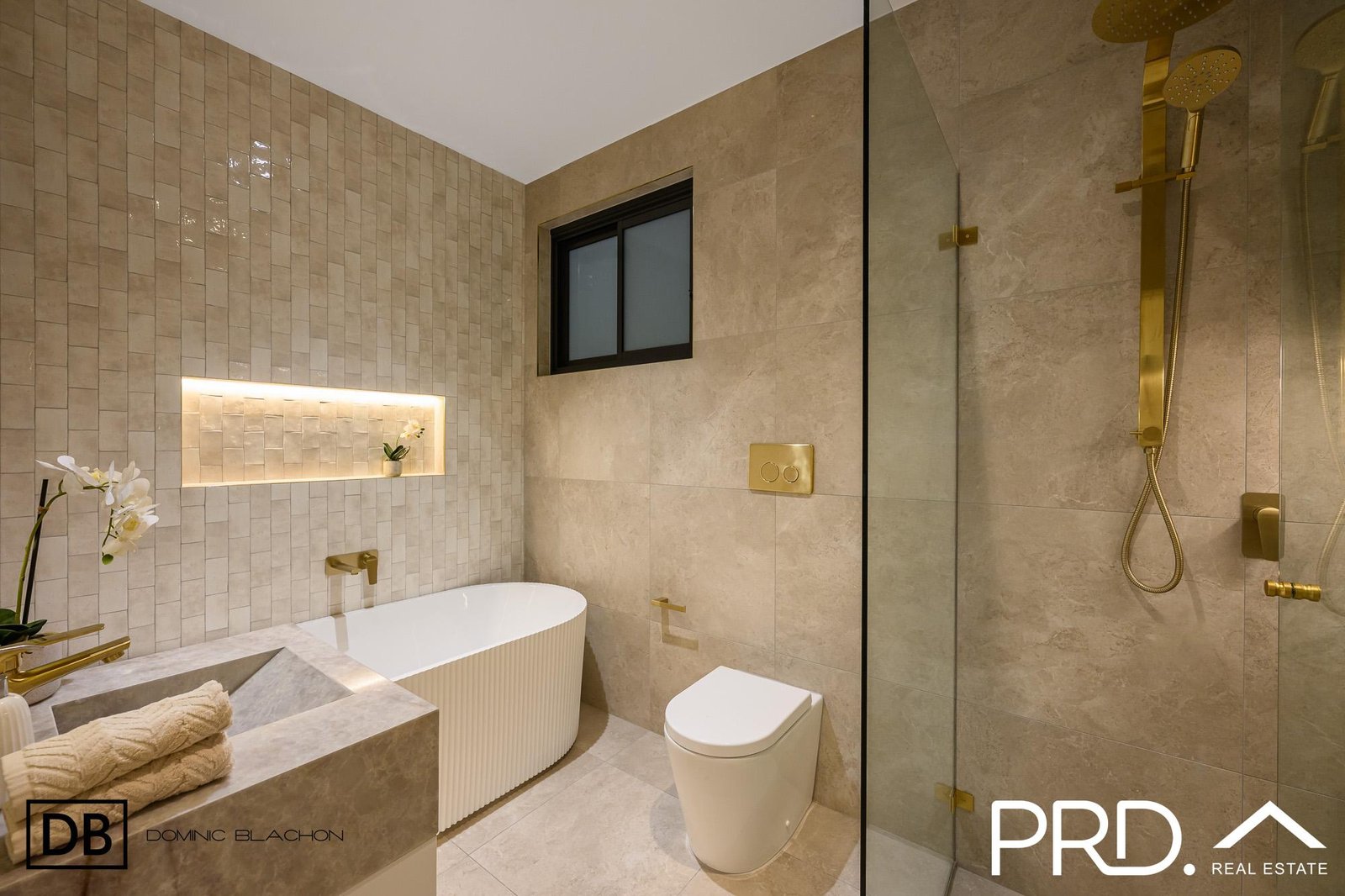 895a Henry Lawson Drive PICNIC POINT 16