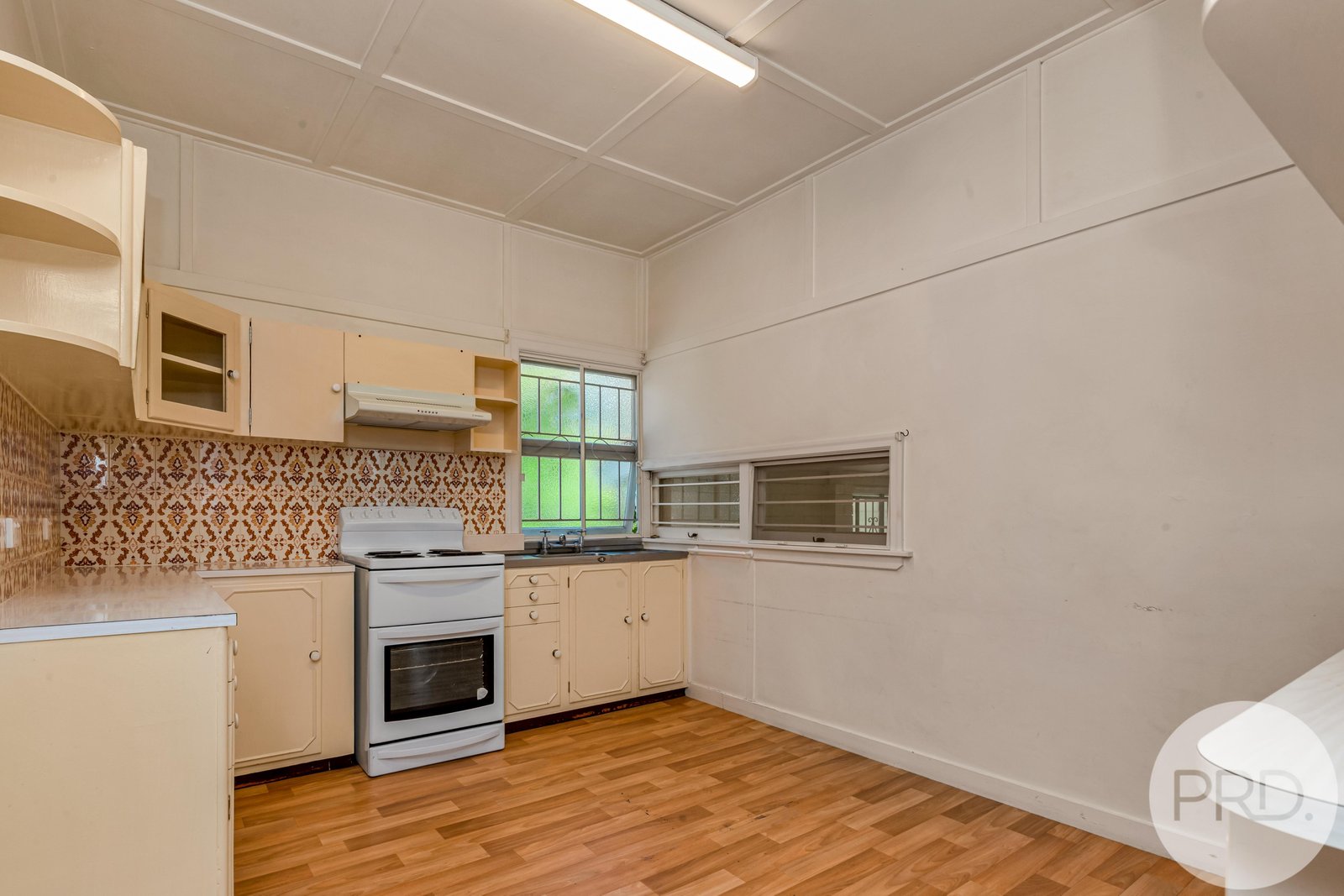 896 Sandgate Road CLAYFIELD 9