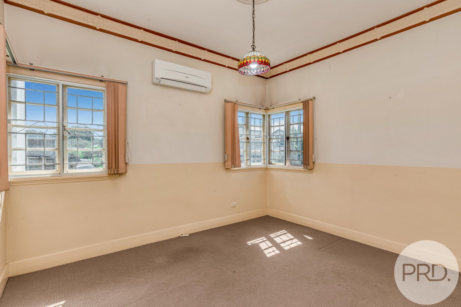 896 Sandgate Road CLAYFIELD 13