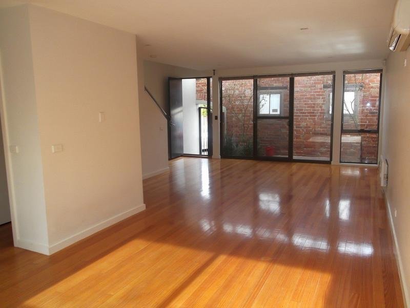 Gallery: 8/97 Cruikshank Street
