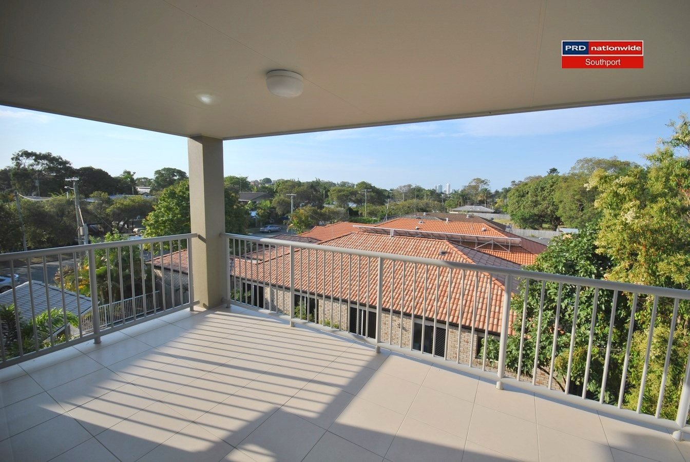 8/99 Muir Street LABRADOR 2