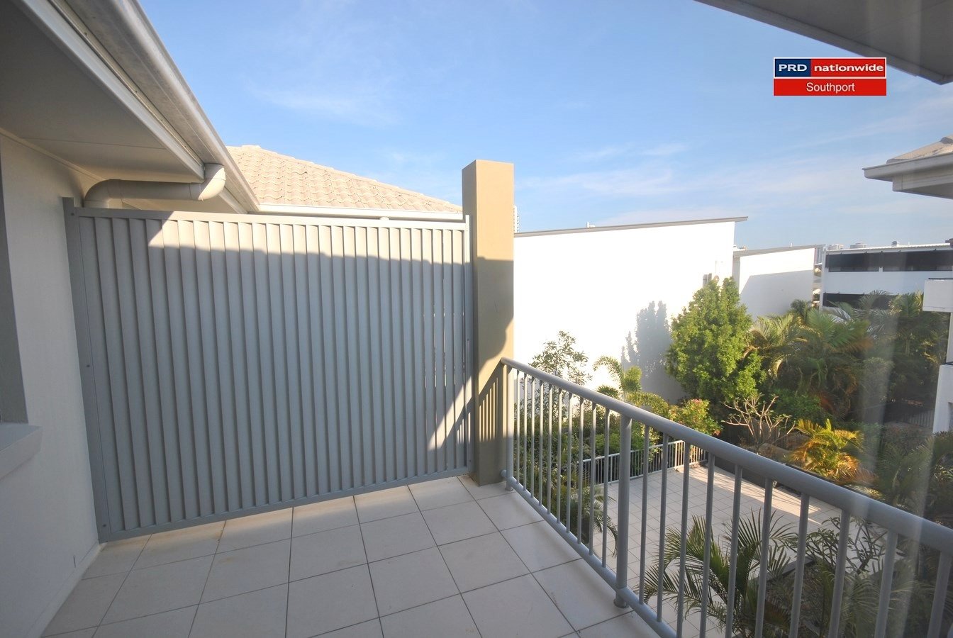 8/99 Muir Street LABRADOR 11