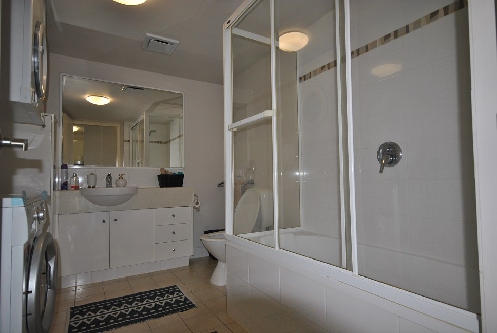 8/99 Muir Street LABRADOR 6