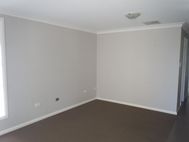 8a Bottlebrush Cove TAMWORTH 2