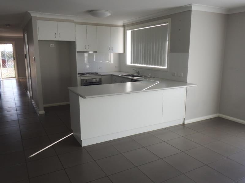 8a Bottlebrush Cove TAMWORTH 4