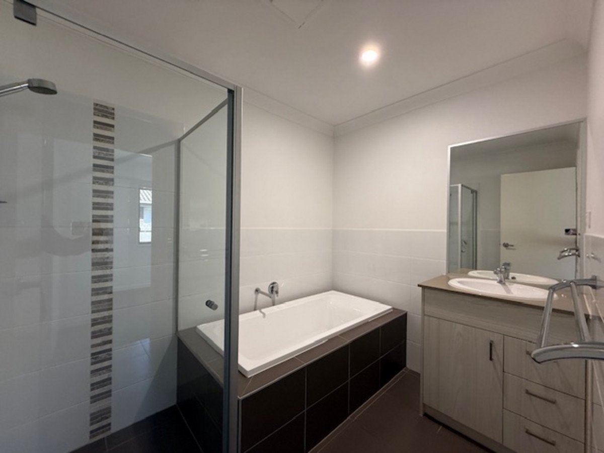 8A Daintree Court Park Ridge 14