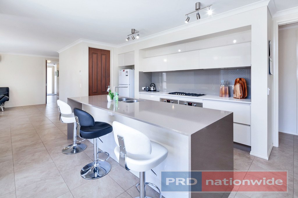 8A Flack Street BALLAN 2