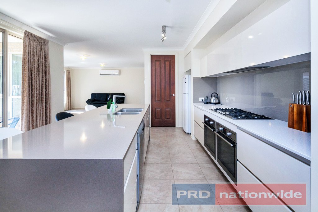 8A Flack Street BALLAN 3