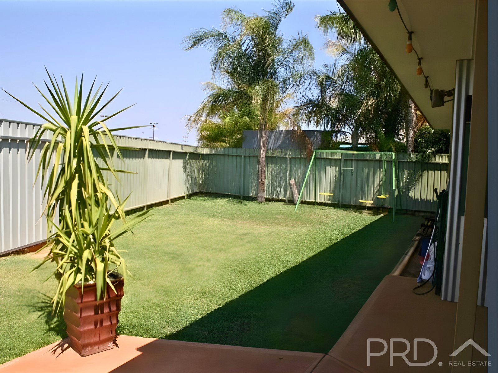 8a Garland Place MILLARS WELL 2