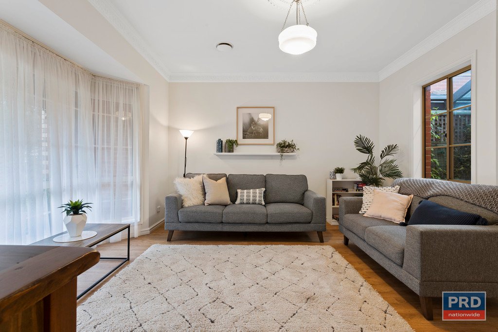 8A Hamlet Street QUARRY HILL 2