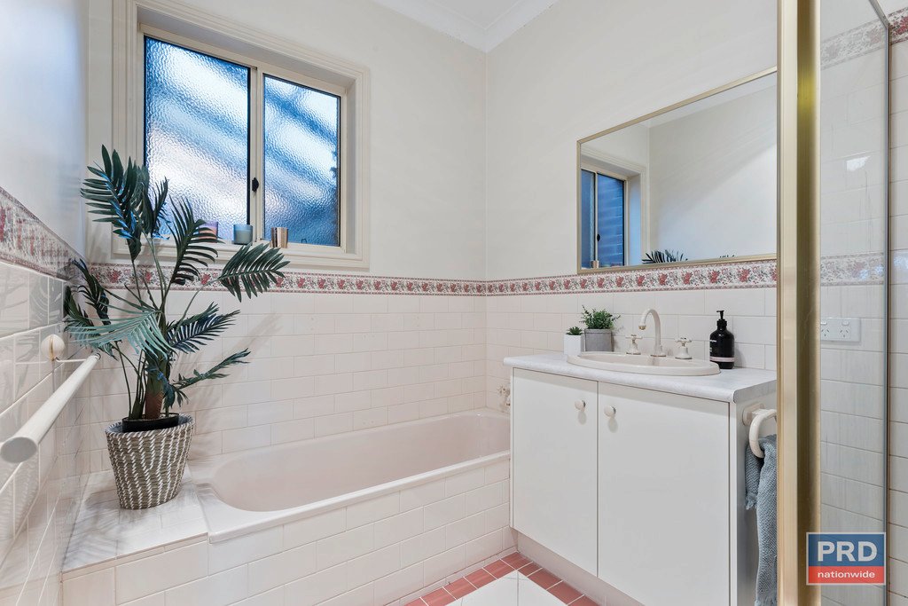 8A Hamlet Street QUARRY HILL 14