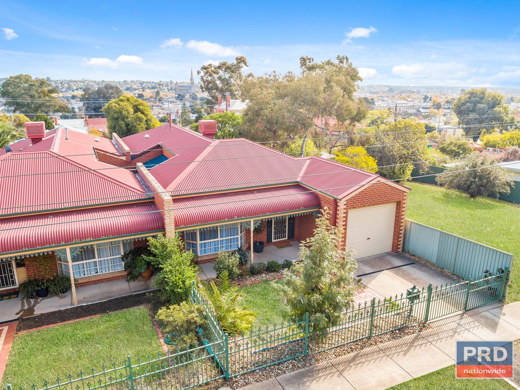 8A Hamlet Street QUARRY HILL 19