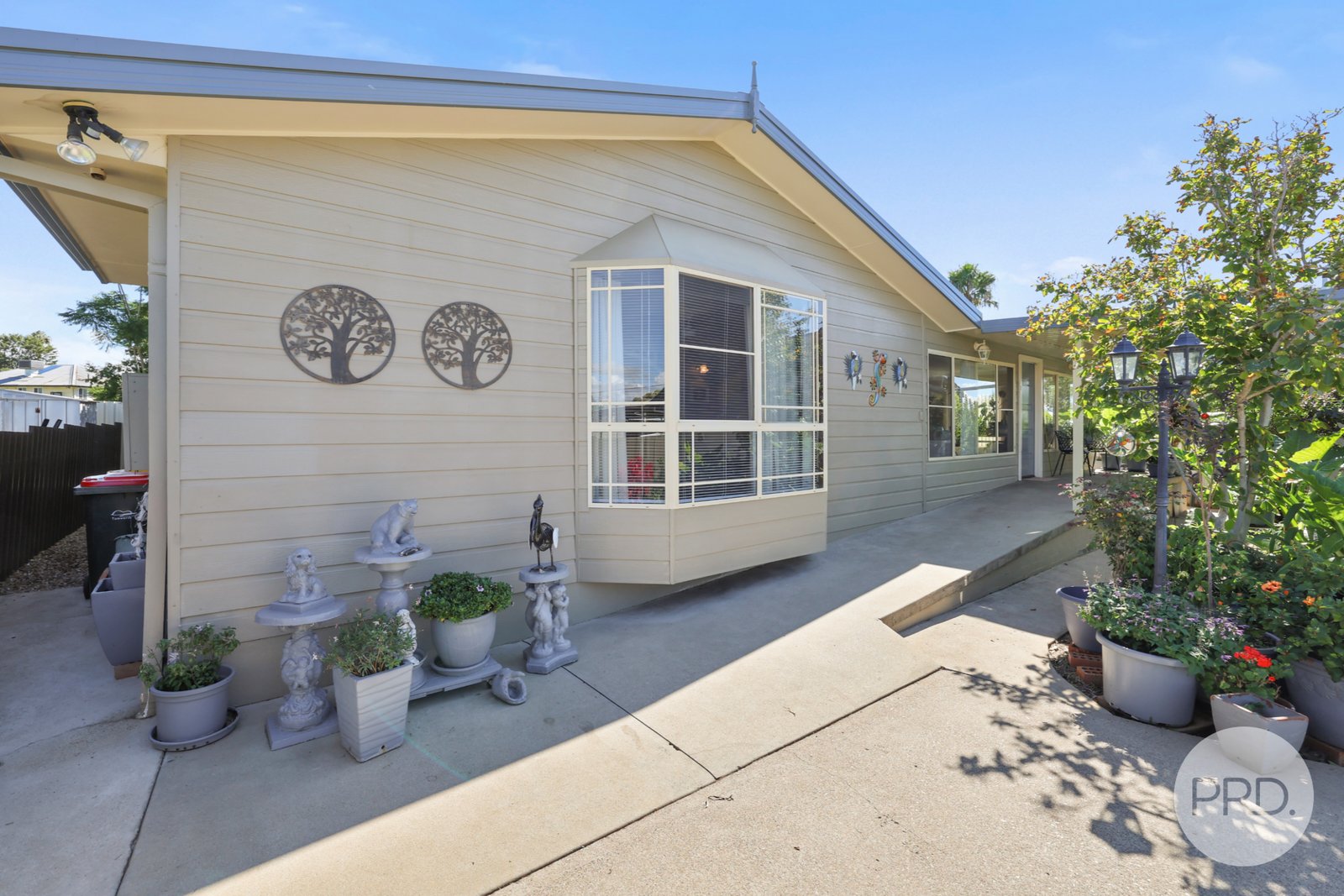 8A Hillvue Road TAMWORTH 6