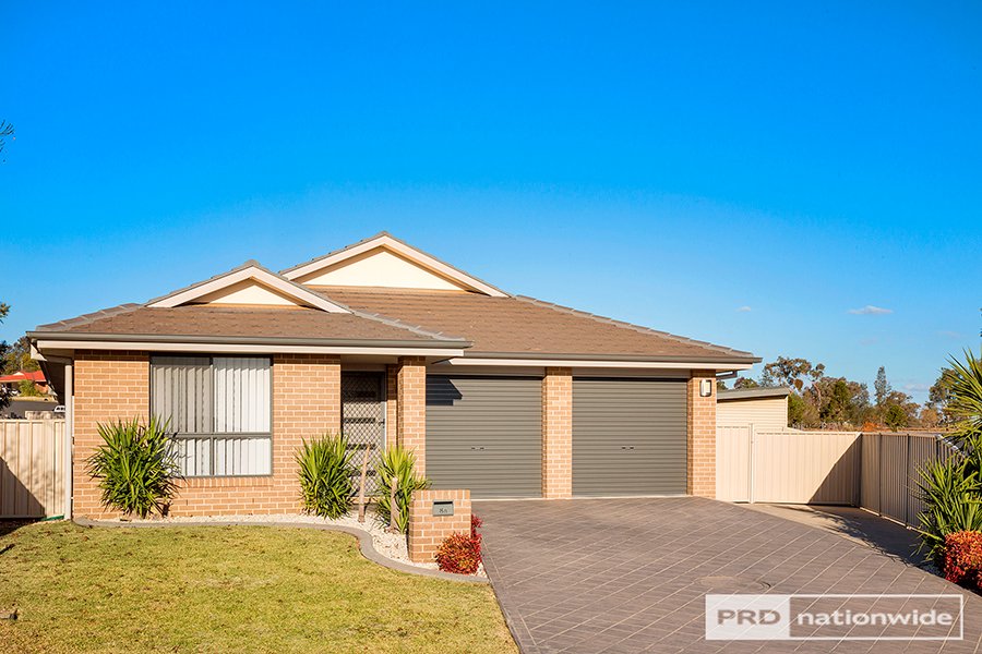8a Karenvar Avenue TAMWORTH 11