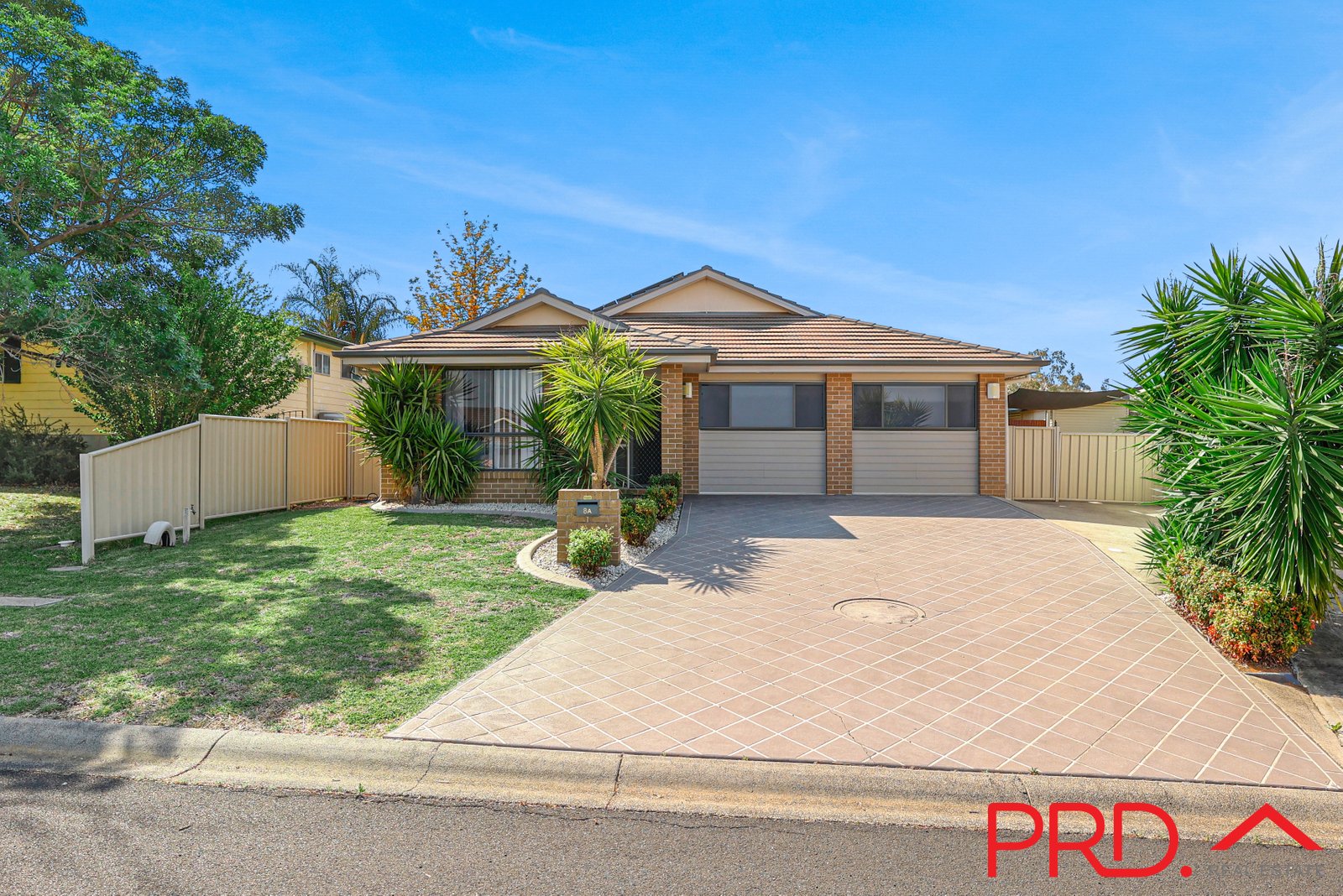 8a Karenvar Avenue TAMWORTH 2