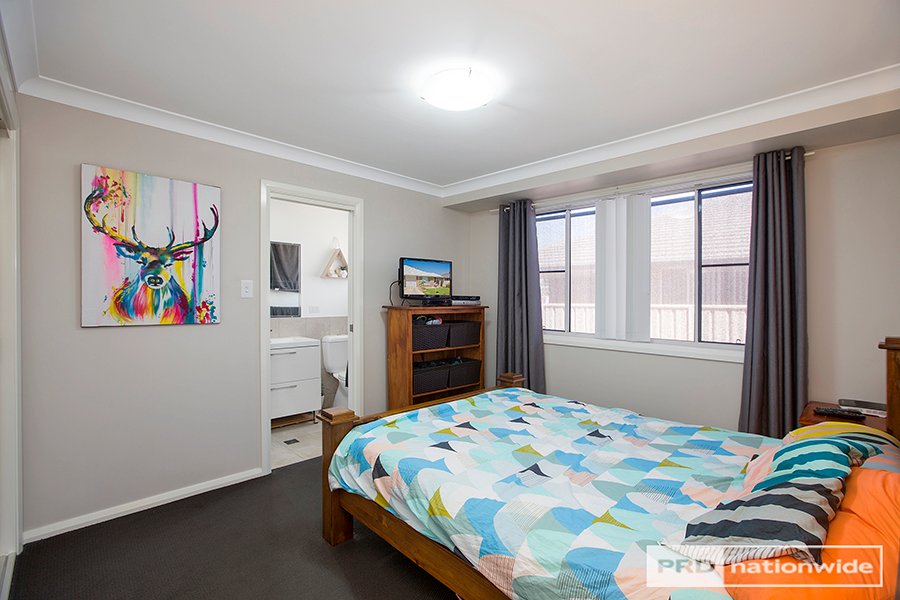 8A Lake Place TAMWORTH 6