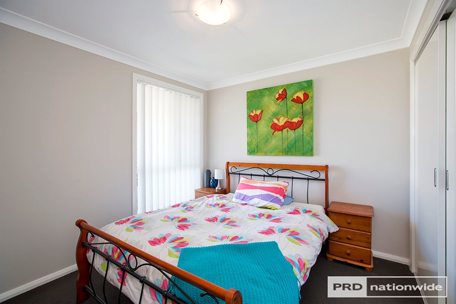 8A Lake Place TAMWORTH 7
