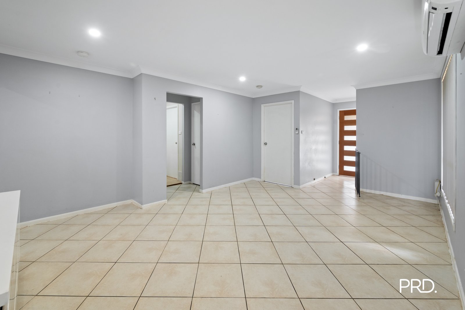 8B Barker St  Cambridge Park 4