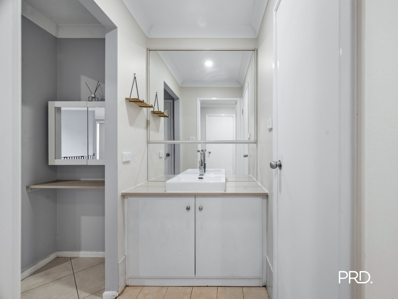 8B Barker Street CAMBRIDGE PARK 9