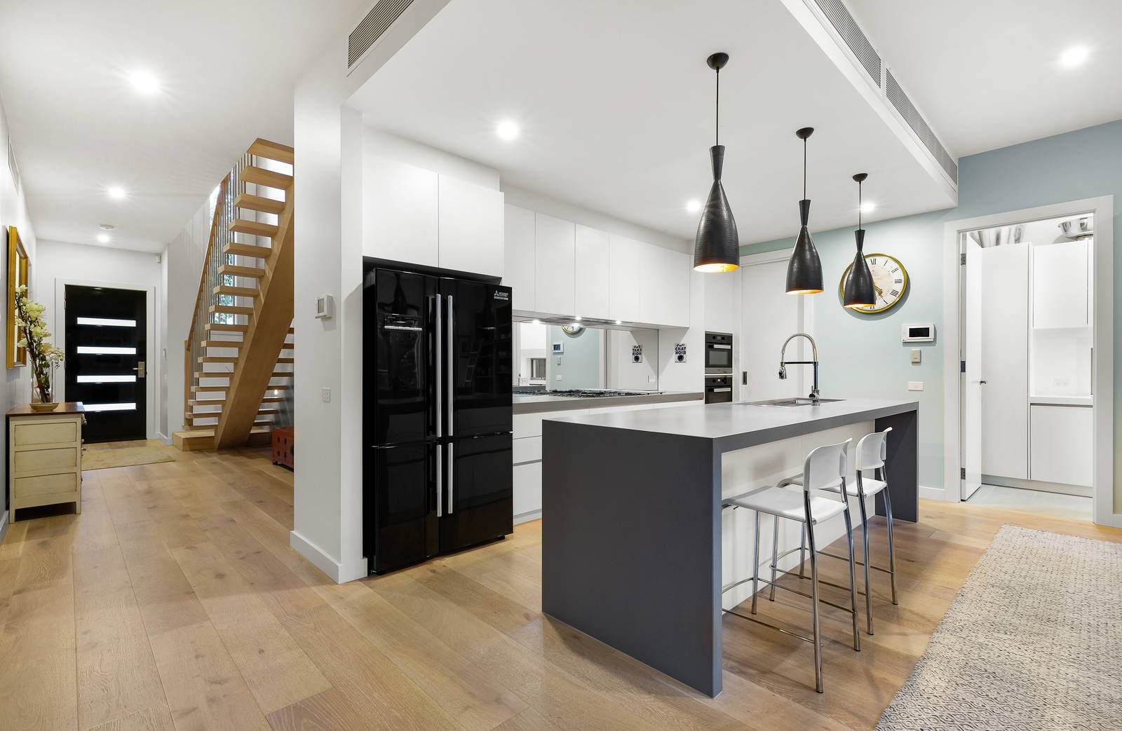 8B Gillies Street, Hampton, VIC