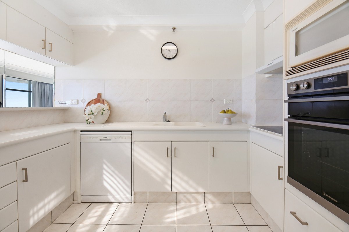 8B/238 The Esplanade Burleigh Heads 13